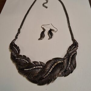 Jeweled Metal Statement Necklace And Earrings Leaf Design